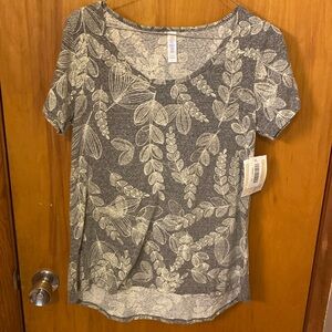 LuLaRoe Classic T 
XS